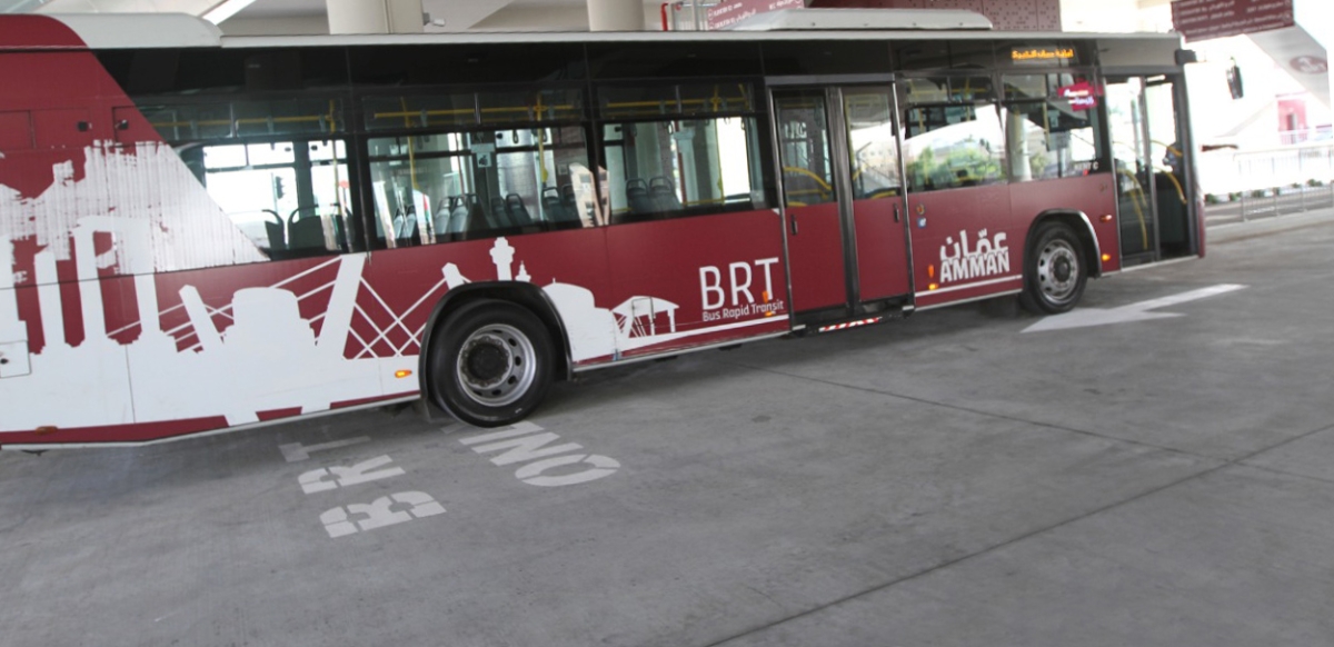 الحكومة: تأخر طرح عطاء تصميم المرحلة 2 من مشروع حافلات التردد السريع في عمّان