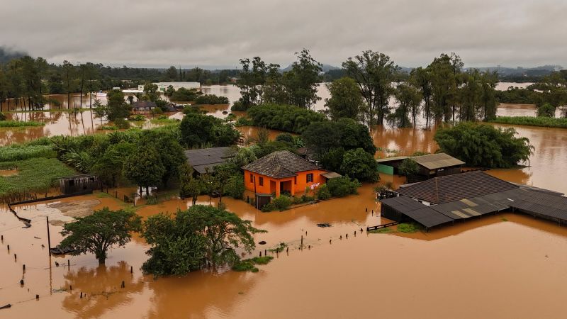 ارتفاع ضحايا الفيضانات في البرازيل إلى 126 قتيلا