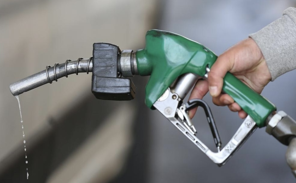الطاقة: ارتفاع أسعار بنزين أوكتان 90 واستقرار 95 وانخفاض الديزل والكاز عالميًا
