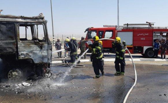 إصابتان بحريق بقالة في نزهة سحاب