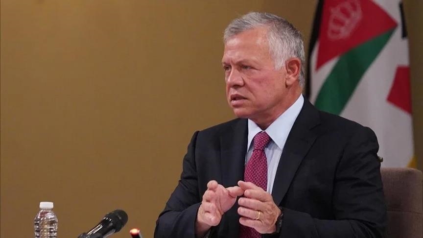 الملك: الأردن ينظر بامكانية استخدام طائرات عمودية لايصال المساعدات لغزة