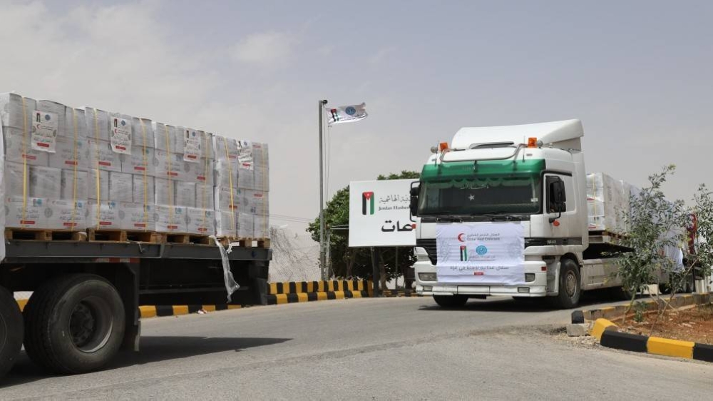 وصول 45 شاحنة مساعدات سيرها الأردن إلى غزة عشية العيد