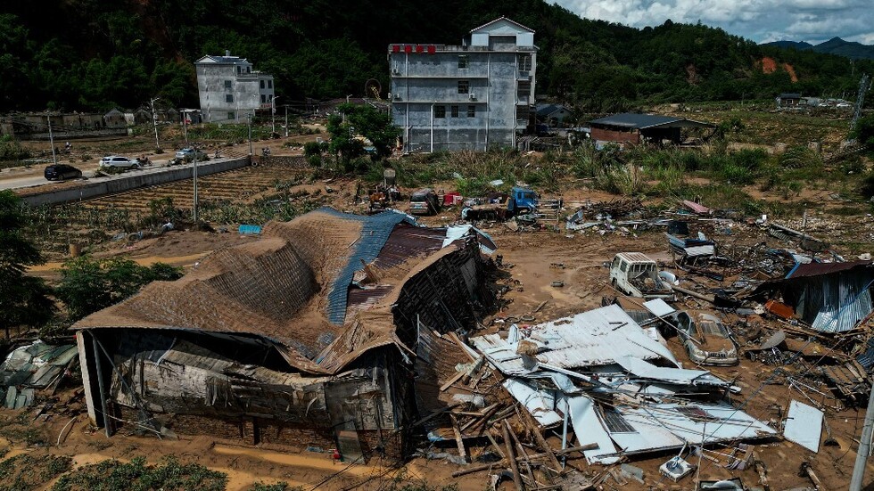 مصرع 8 أشخاص في انهيارات نتيجة فيضانات وسط الصين