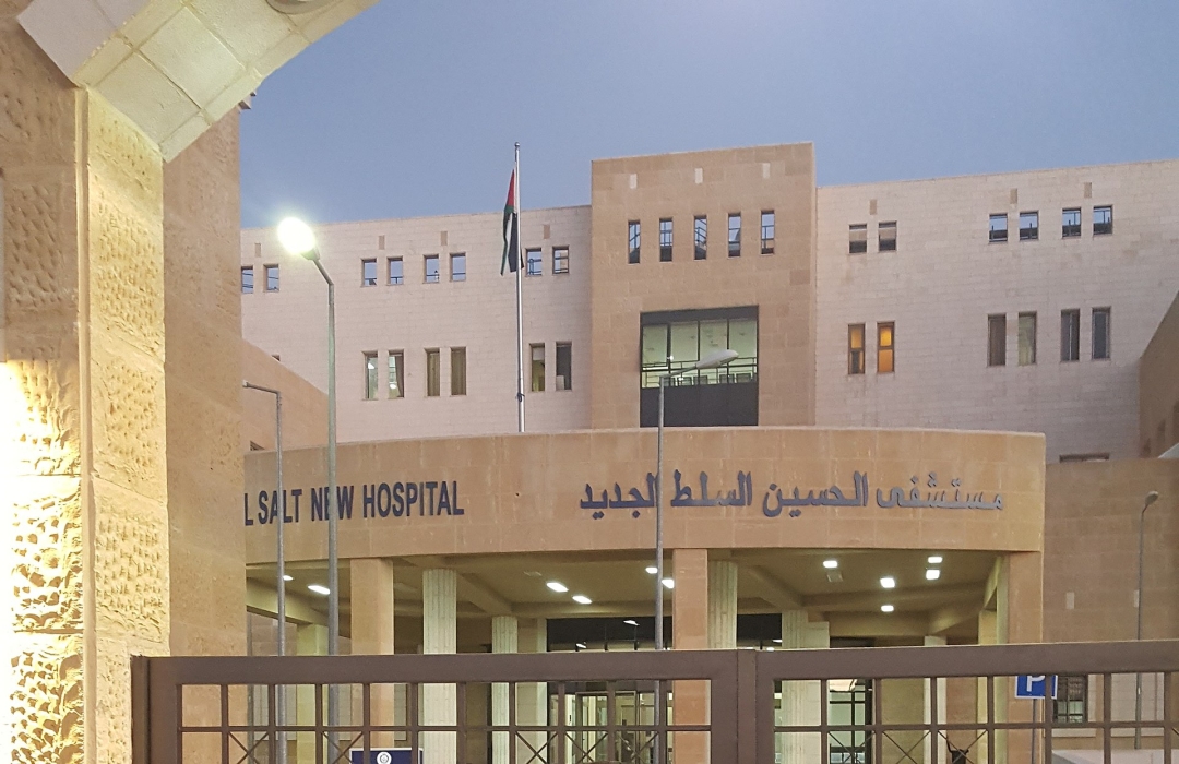 مستشفى السلط الجديد يجري عملية نوعية لتصحيح العمود الفقري