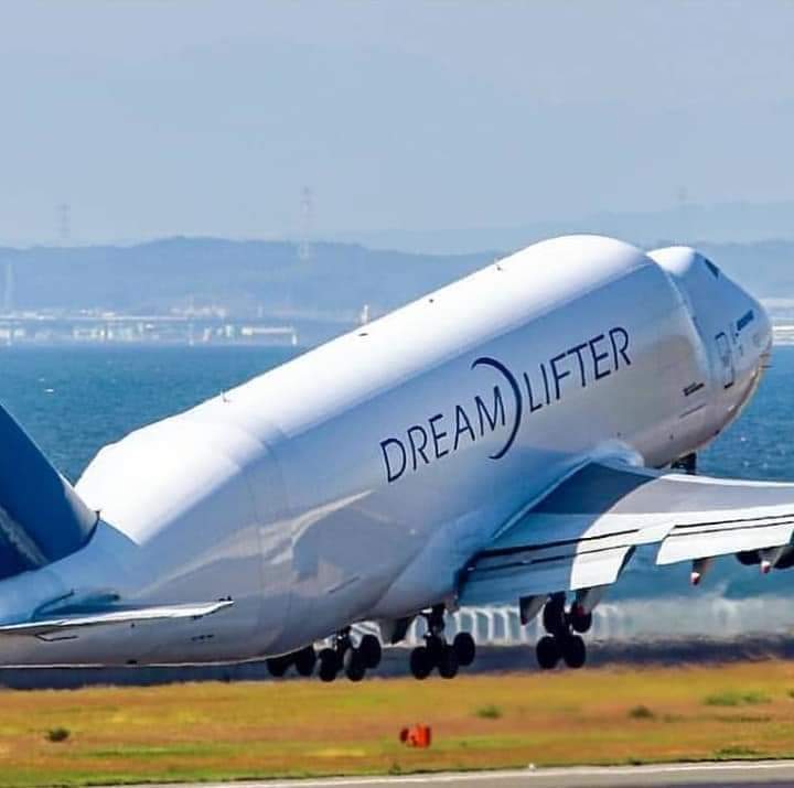 تعرف على Dreamlifter: عملاق السماء الذي أنقذ بوينغ دريملاينر!