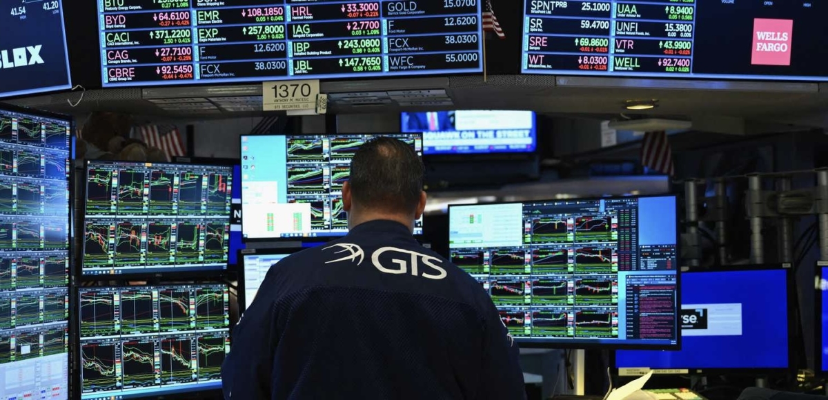 ستاندرد آند بورز 500 يلامس مستوى قياسيا بعد بيانات إيجابية