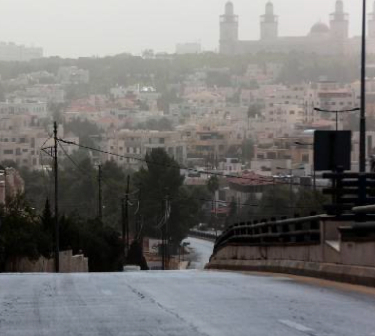 أجواء غائمة وباردة بأغلب المناطق في الأردن