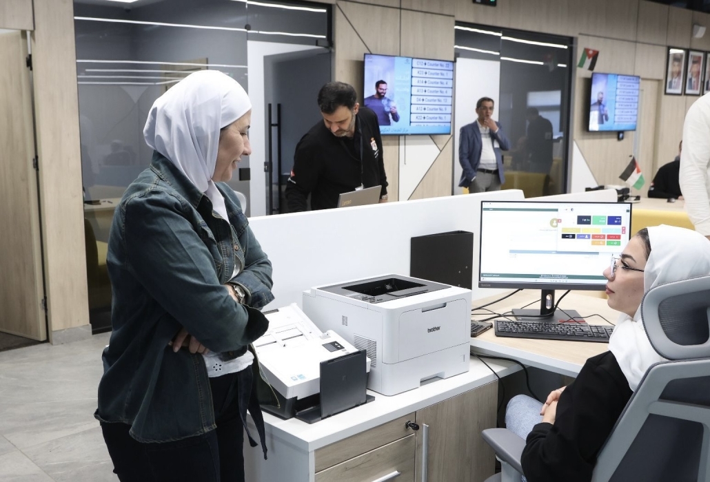 أمين عام الاقتصاد الرقمي تتفقد سير العمل في مركزي خدمات جرش وإربد