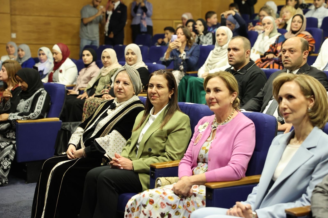 سمو الأميرة عالية ترعى احتفال تكريم الأمهات والسيدات الرائدات في مركز زها الثقافي