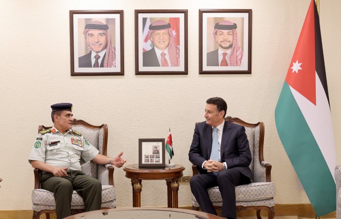 رئيس مجلس النواب يلتقي وفدا من كلية الدفاع الوطني