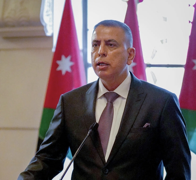وزير الداخلية يوجه بالإفراج عن 390 موقوفاً إدارياً لتعزيز اندماجهم في المجتمع
