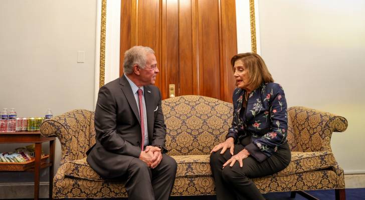 جلالة الملك عبدالله الثاني يلتقي نانسي بيلوسي في واشنطن ويعقد مؤتمرًا مع أعضاء الهيئات العالمية للأمن القومي