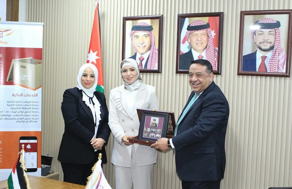 تكريم المهندسة إيمان أبو زيد تقديراً لجهودها المتميزة في الخدمة العامة