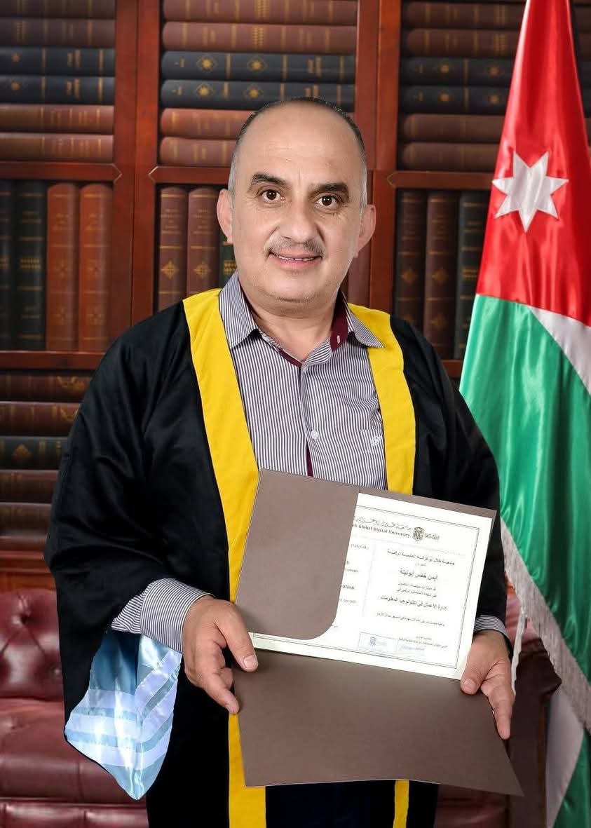 مجموعة القبة الإعلامية تهنئ أيمن أبو تينه بمناسبة حصوله على الماجستير