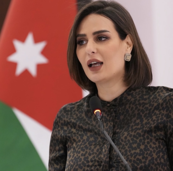 إسراء طبيشات تُعلن عن اختراق حسابها على واتساب وتحذر المتابعين