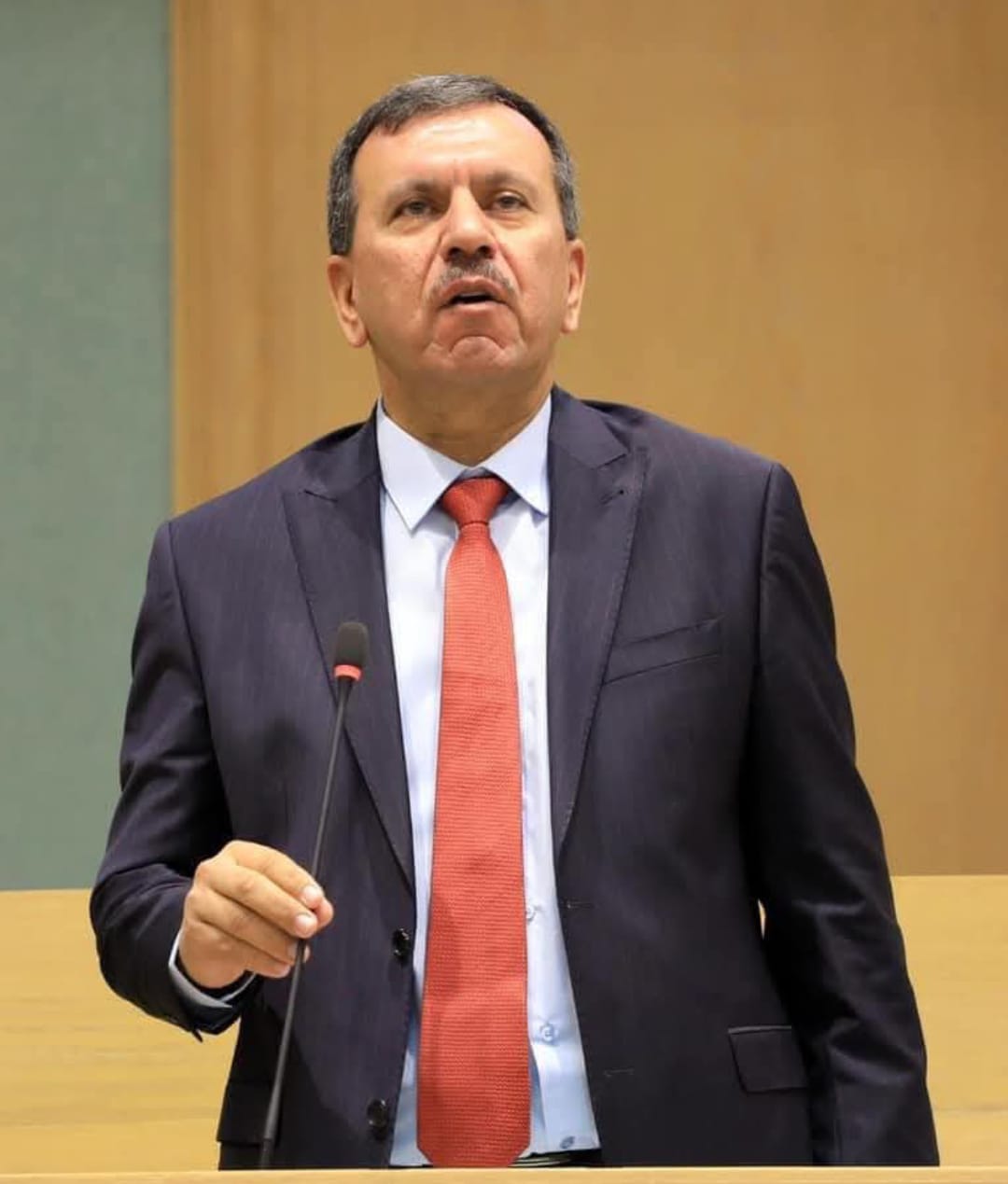 النائب هايل عياش يطالب بتأجيل أقساط القروض لشهر أيار 2025 لتخفيف الأعباء عن المواطنين