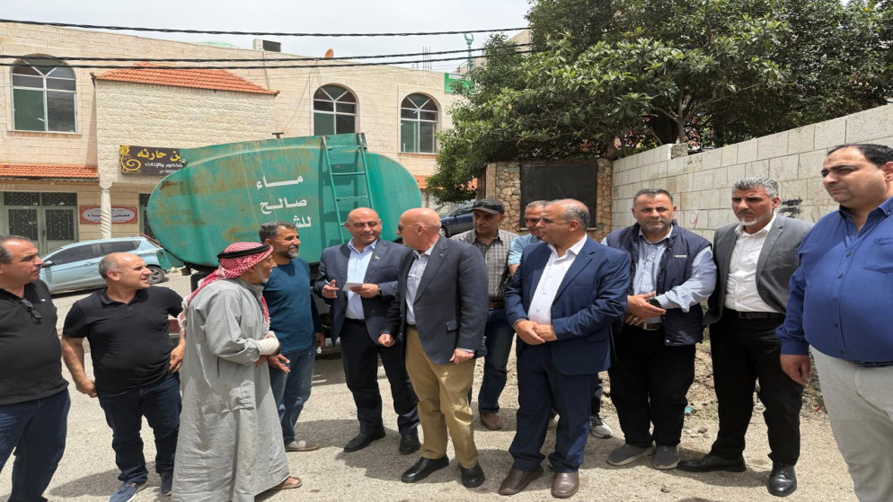 وزير المياه يوعز بزيادة كميات المياه المخصصة لتأمين المواطنين في عنجرة