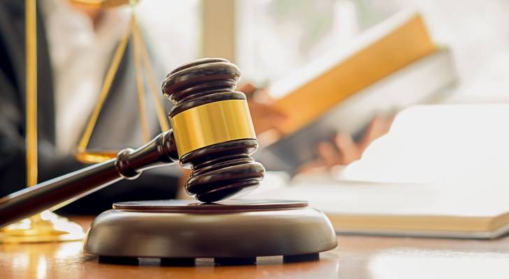 المحكمة تصدر حكم الإعدام على فتاة عشرينية بتهمة قتل والدها وإخفاء الجريمة كحادثة انتحار