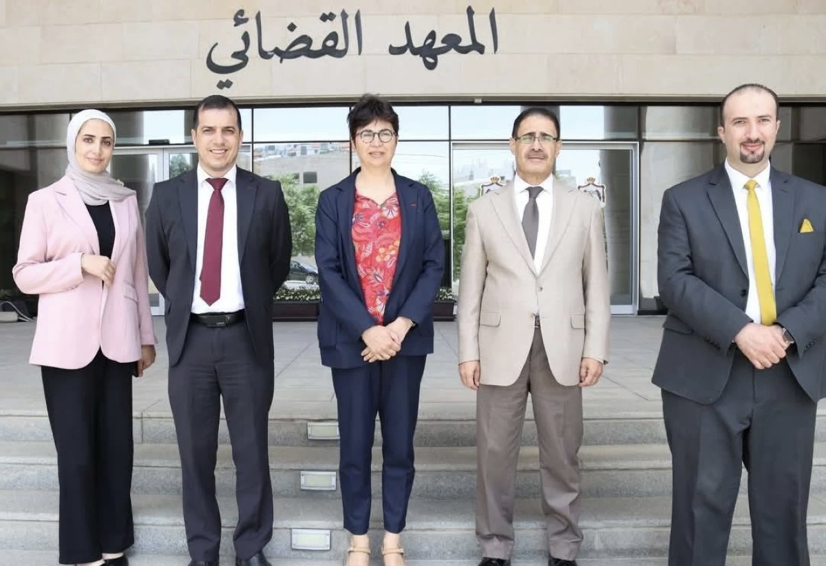 مدير المعهد القضائي يلتقي وفدا من المجلس الأعلى الفرنسي
