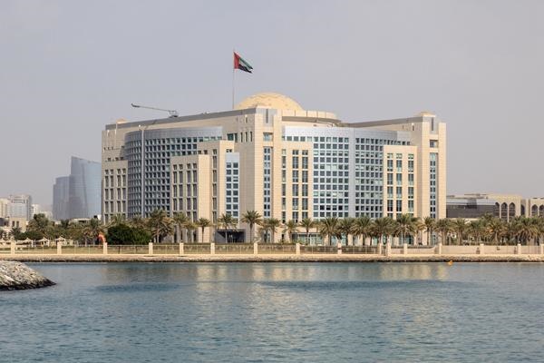 الإمارات تعرب عن قلقها من تطورات الأوضاع في طرابلس الليبية
