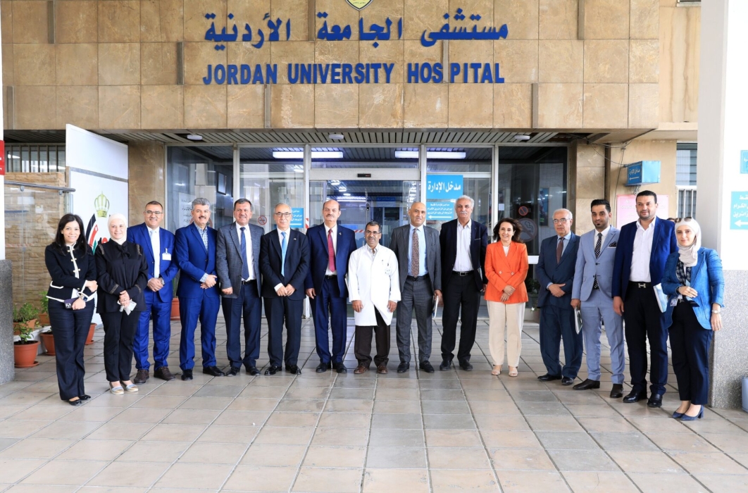 الصحة النيابية : تطلع على خدمات مستشفى الجامعة