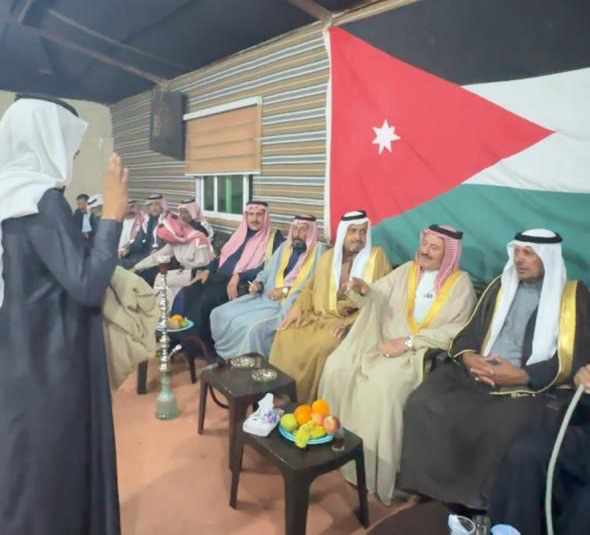 مستشار جلالة الملك يزور بيت الشيخ رائد عويذر عضوب الزبن 