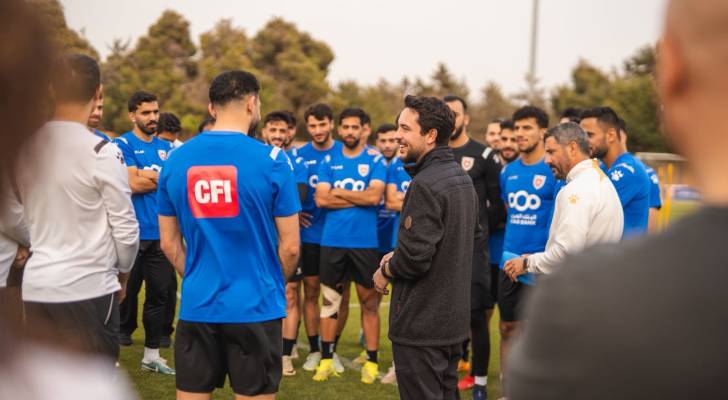ولي العهد يتابع استعدادات نشامى المنتخب الوطني لكرة القدم لمواجهة نظيره العُماني