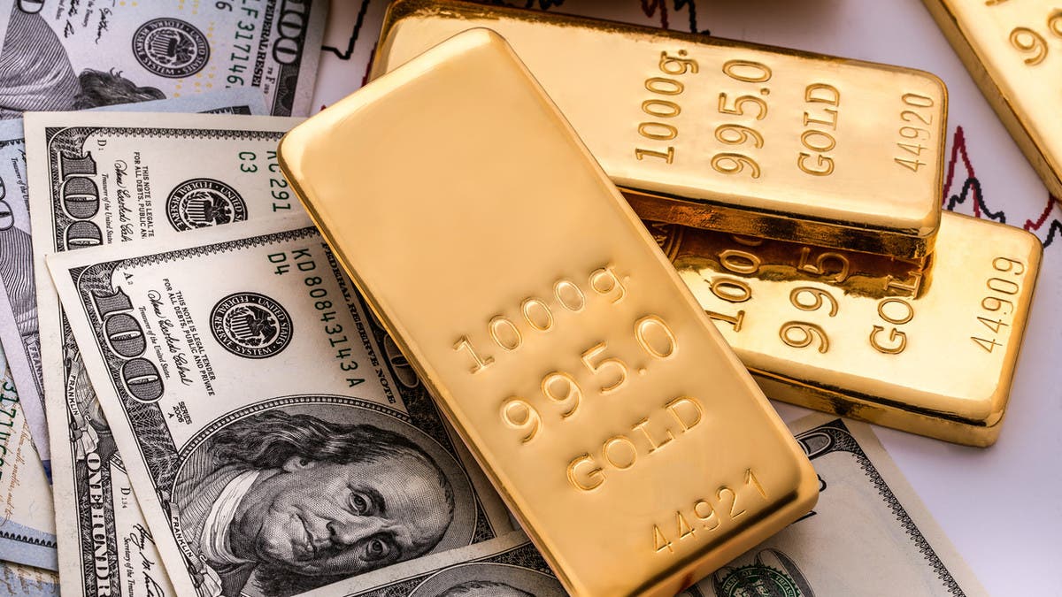 الذهب يقفز مع تراجع الدولار وتصاعد التوترات التجارية