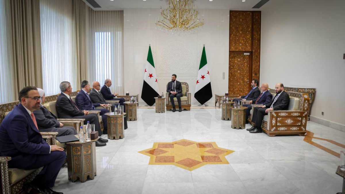 وزير الخارجية ينقل تحيات جلالة الملك للرئيس السوري