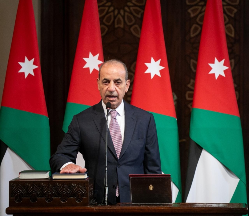 وزير الإدارة المحلية يدعو البلديات لتزيين مناطقها احتفاءً بعيد الاستقلال
