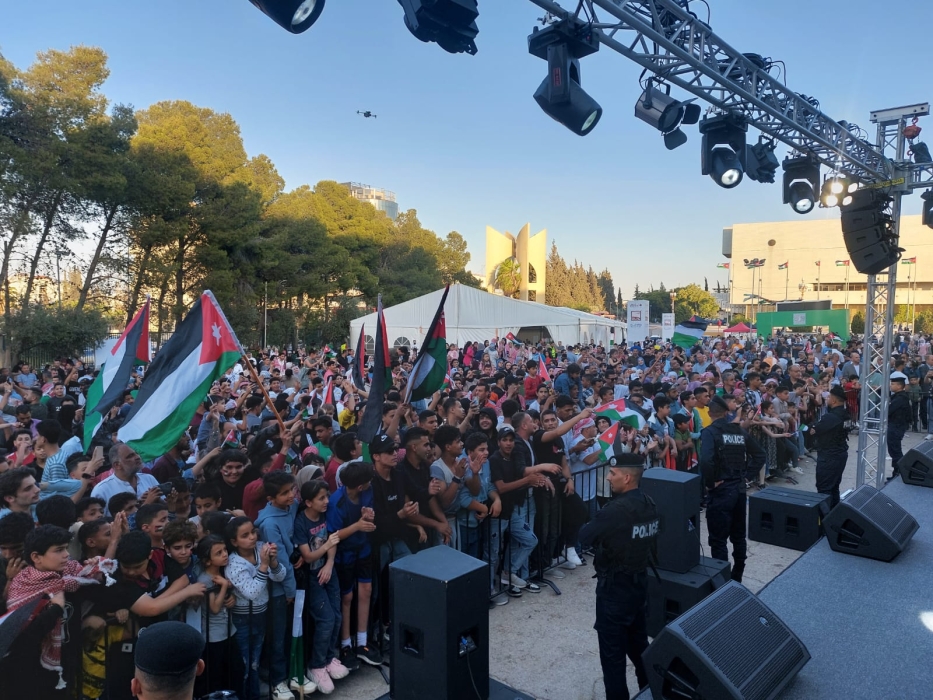 إربد.. في عيد الاستقلال الأردنيون يجددون عهد الولاء للوطن والقائد