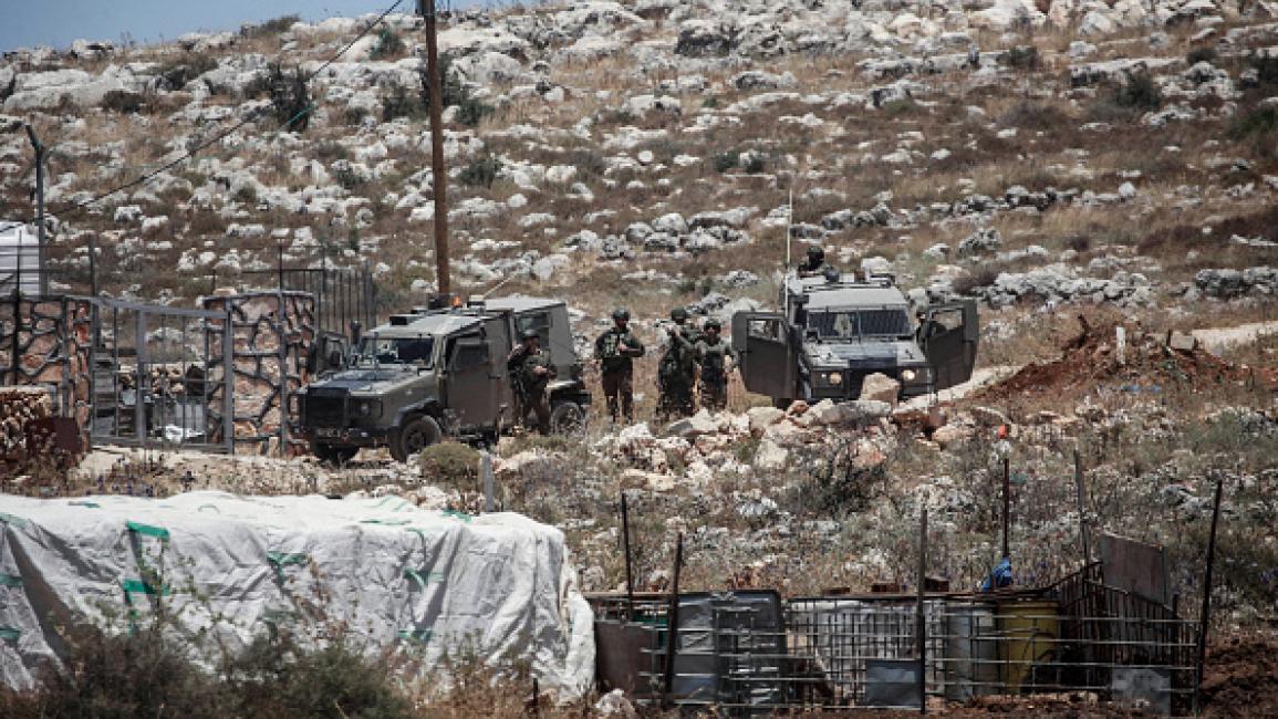 قوات الاحتلال تقتحم مدنًا فلسطينية وسط حملات دهم واعتقالات