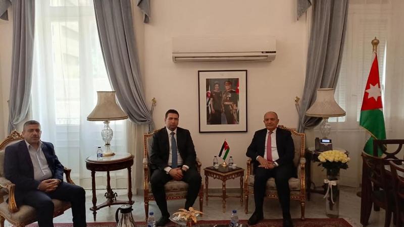 السفير العضايلة يستقبل موفد الرئيس المصري للتهنئة باستقلال المملكة