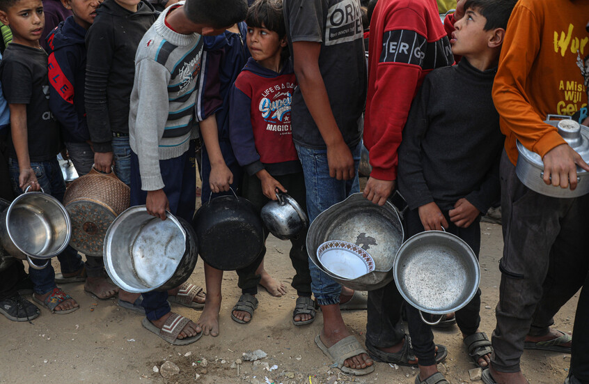 الأونروا تؤكد جاهزية إمداداتها لإغاثة 200 ألف شخص في غزة وتطالب بتسهيل دخول المساعدات
