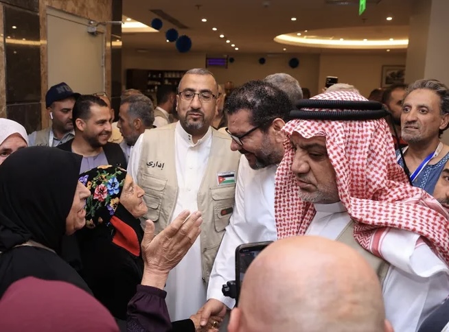 وزير الأوقاف يتفقد الحجاج الأردنيين في مكة ويؤكد جاهزية التفويج إلى عرفات