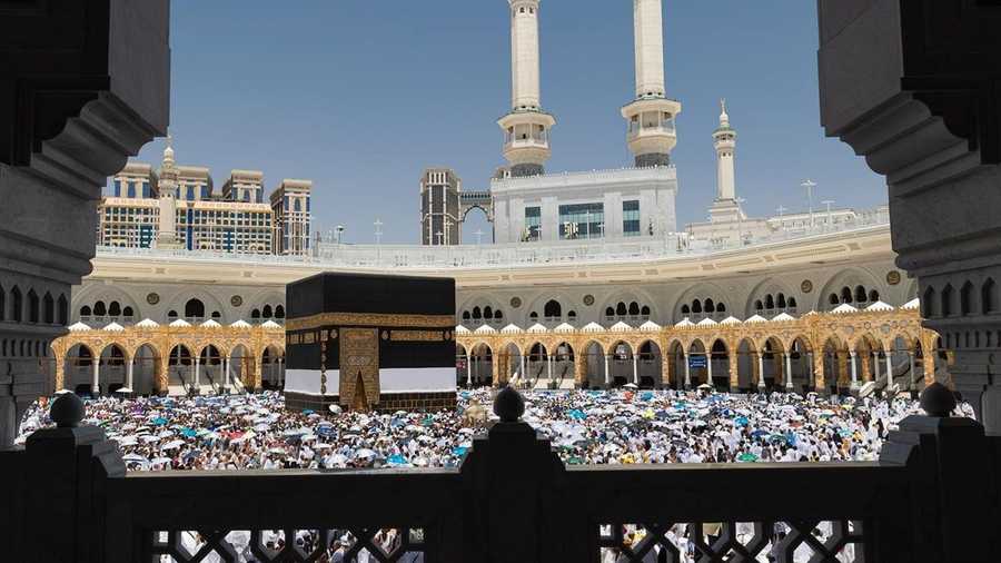 أكثر من 1.3 مليون حاج يصلون مكة… والسعودية تحذر من الحج دون تصريح بعقوبات تصل إلى الترحيل والغرامة