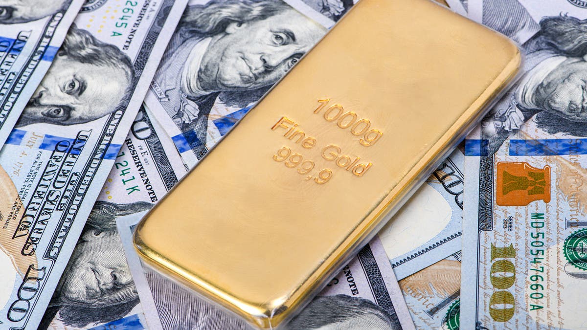 الذهب يرتفع مع تراجع الدولار وتصاعد التوترات التجارية والجيوسياسية