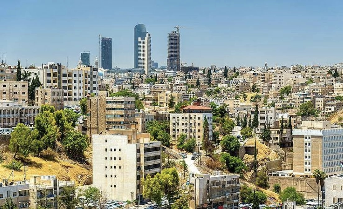 أجواء حارة نسبيًا في أغلب المناطق اليوم ومعتدلة فوق المرتفعات حتى الاثنين