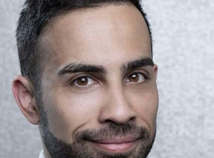 البحريني علي الديلمي يحصد جائزة “توني” كأول خليجي يفوز بأرفع تكريم مسرحي عالمي