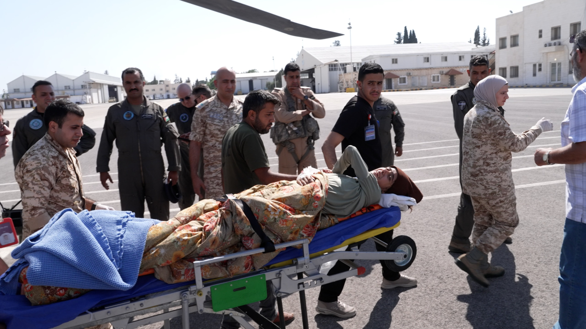 القوات المسلحة تنفذ عملية إجلاء طبي جديدة لأطفال من قطاع غزة برا وجوا
