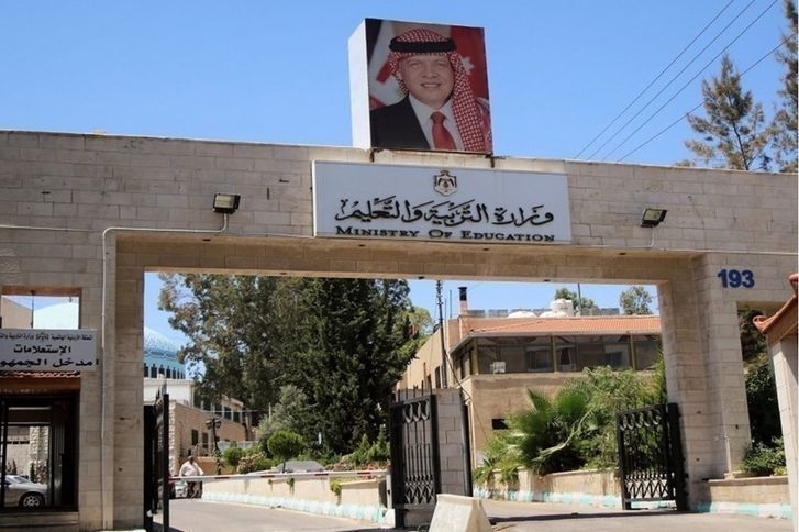 التربية تُنهي خدمات موظفين لتغيبهم دون أعذار مشروعة