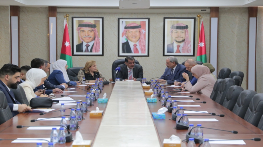الإدارية النيابية توصي بإلغاء الشروط التقديرية الإقصائية وتعزيز التعيين عبر الكفاءة