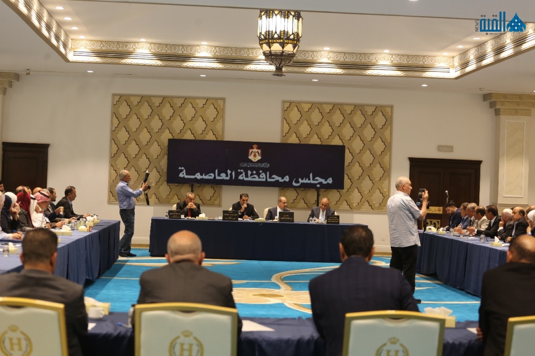 مجلس محافظة العاصمة يناقش مع وزير الإدارة المحلية معالجة المشاريع المتعثرة وتفعيل نقل المخصصات