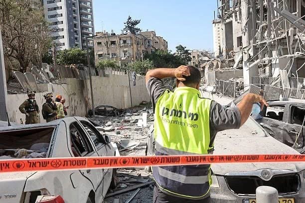 دمار واسع في مواقع الاحتلال بعد ضربات صاروخية إيرانية.. والصور توثق حجم الخسائر