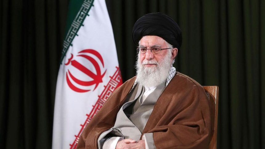 نيويورك تايمز: خامنئي يرشح 3 شخصيات لخلافته في حال اغتياله