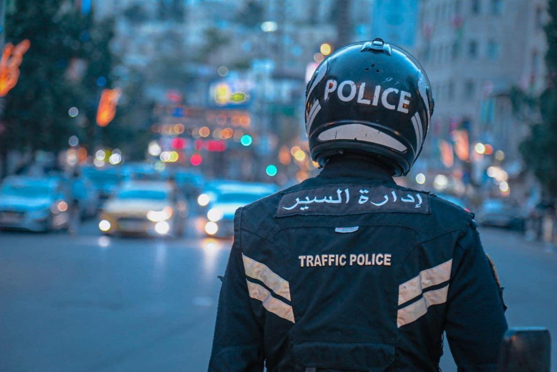 تحويل مروري مؤقت في شارع الشعب بسبب حادث انقلاب صهريج إسمنت