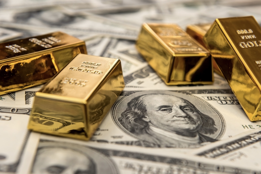 الذهب يتراجع للأسبوع الثاني مع صعود الدولار وترقب بيانات التضخم الأميركية