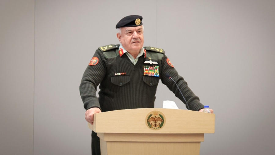 اللواء الحنيطي يلتقي قائد القيادة المركزية الأميركية