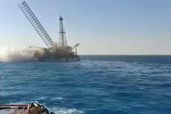 لا آثار بيئية أو إعاقة للملاحة في خليج السويس إثر حادث انقلاب الحفار