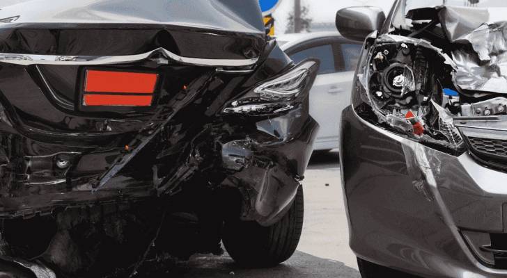 17 إصابة في حادث تصادم “باصين” بخريبة السوق.. ووفاة بحادث آخر على طريق الحزام